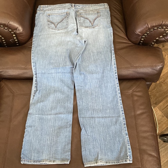 ๐SALE!!๐VENEZIA BY LANE BRYANT STRETCH BOOTCUT JEANS SIZE 4 (14/16) - Picture 2 of 5